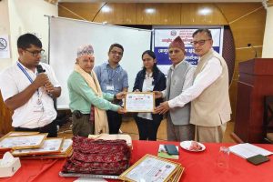 आयुर्वेद चिकित्सालयकाे प्रगति समीक्षा : स्वास्थ्यकर्मीलाई सम्मान